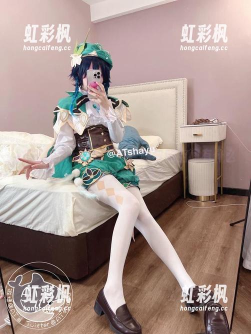 AT鲨 AT鲨的cos图集:自我陶醉的空间有什么不成文的魔法?