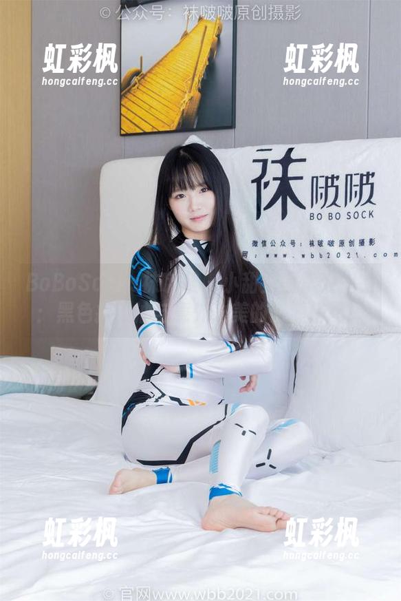 BoBoSocks袜啵啵-小甜豆 BoBoSocks袜啵啵 - 小甜豆图集大揭密:黑色指甲油与意外之美的资源搭配!