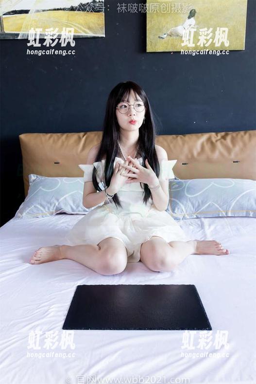 BoBoSocks袜啵啵 - 私房镜头下的稚予，透明高跟鞋好像给她加了特效，不得不说贼好看。
