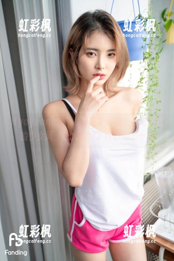 Hyoyeon(김효연)的图集资源：从未见过的少女风，让人想起了自己的二十岁