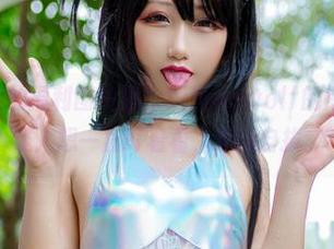 KuukoW的福利图片里，Silverwolf的每个细节都让人想一直盯着看，无法自拔。