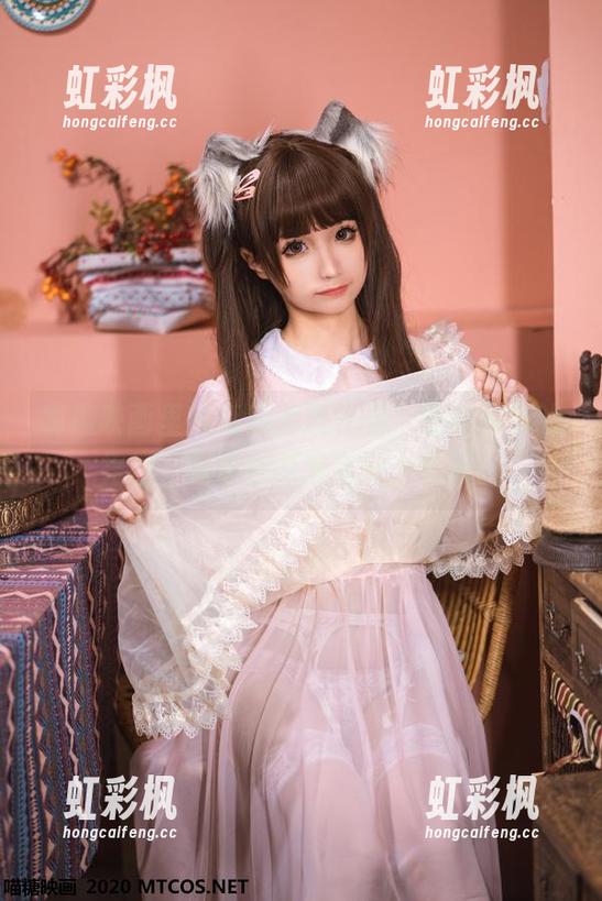 喵糖映画里的高清大凤礼服，轻轻飘荡的裙摆，似乎在诱惑着什么东西。