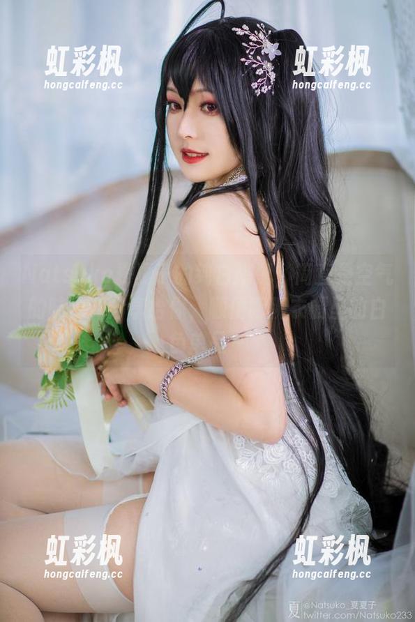 Natsuko夏夏子 Natsuko夏夏子的纯白搭配,简直是空气的味道,分享给你,顺便聊聊衣橱里的白色单品~