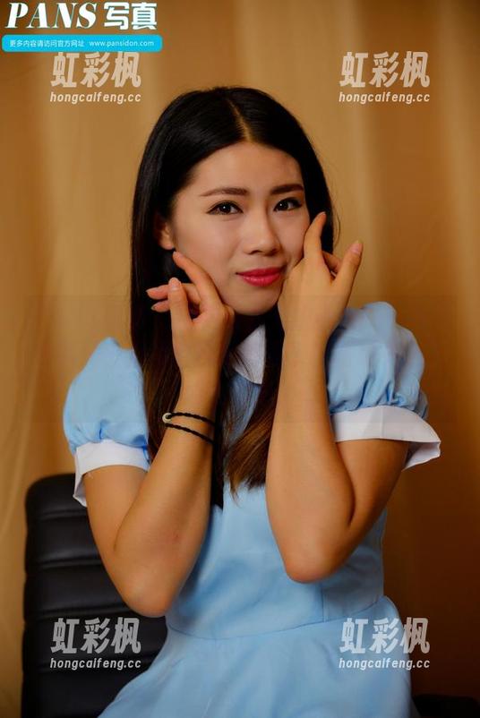 PANS写真 - 旗袍合集里的小青——看这衣服几乎把她自己给掩盖了，壁纸果然不能太单薄！
