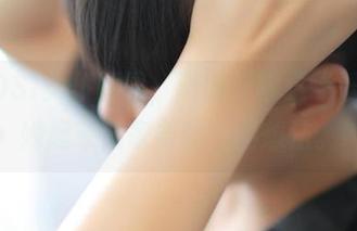 看ROSI女仆原图,满脑子都是“谁会叫她起来做家务呢”的想法。