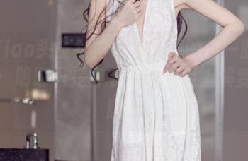 TouTiao头条女神 – 脱不掉的白一晗套装作品:明明只是穿衣服,却要上演变耕的剧!