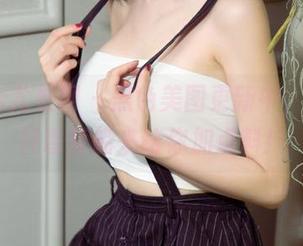 UGirls尤果网 – 黑色美图更新中,甜心一只香蕉船来给你加点料!