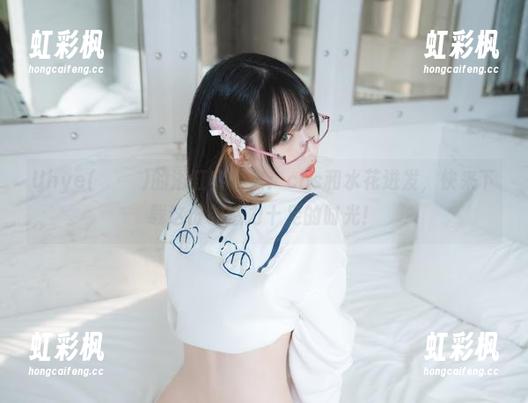 Uhye(이유혜)的浴缸实验室：cos和水花迸发，快来下载这份创造力十足的时光！