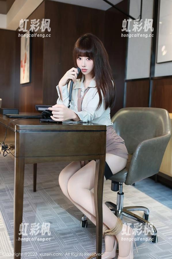 Xiuren秀人网 - 你以为校服只能严肃？看Elise谭晓彤如何用高清图集打破这个偏见！