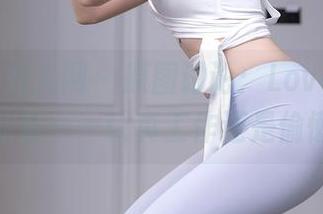 Xiuren秀人网 – 原图讨论:Lovely璐璐职业装——认真工作还是偷懒?