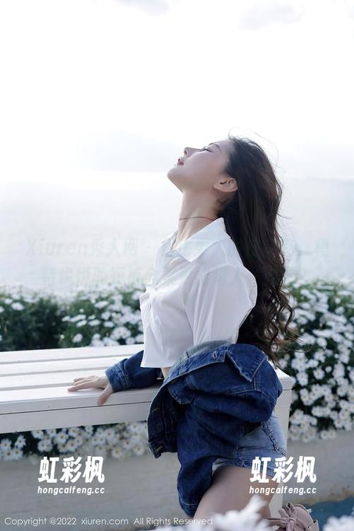 Xiuren秀人网-模特悦悦 Xiuren秀人网 - 相比男人的皮夹克,模特悦悦的短裤全集更能勾人,对吧?