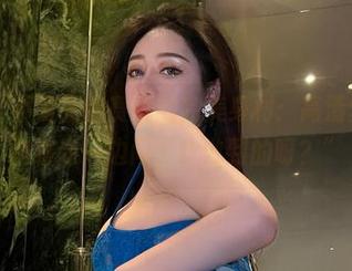 微密圈 – 不爱笑的赛琳的完美身材：高清壁纸，一边看还一边问“咋做到的呀？”
