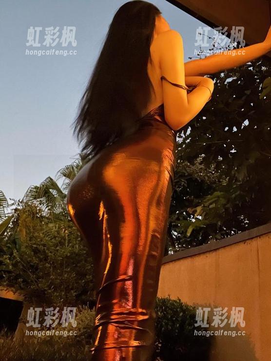 微密圈 - 这组不爱笑的赛琳的浴室写真，完全是关于洁白泡沫和不着边际的遐想。