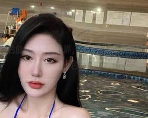 微密圈 – 粉红色的不爱笑的赛琳，你以为她是在拍写真，其实她是在给我们上色彩心理课！