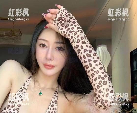 不爱笑的赛琳 微密圈 - 不爱笑的赛琳又来了,奶牛女仆美图,这画风是要冲击我的审美吗?!