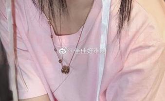 这组佳佳酱ovo在海边的高清写真,直逼我的度假计划,下载不下载,问你呢?
