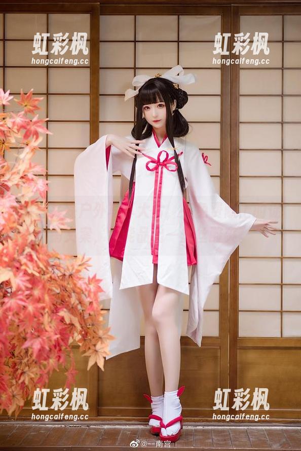 南宫 南宫妥妥户外写真大片,有免费献上的促销文案,也能品出一丝丝酸爽。
