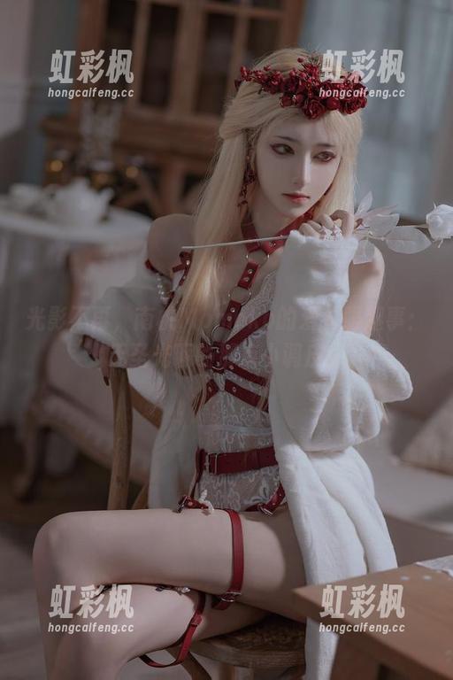 南桃Momoko 光影不再,南桃Momoko的爱礼服趣事:无圣光下的那点小调皮。