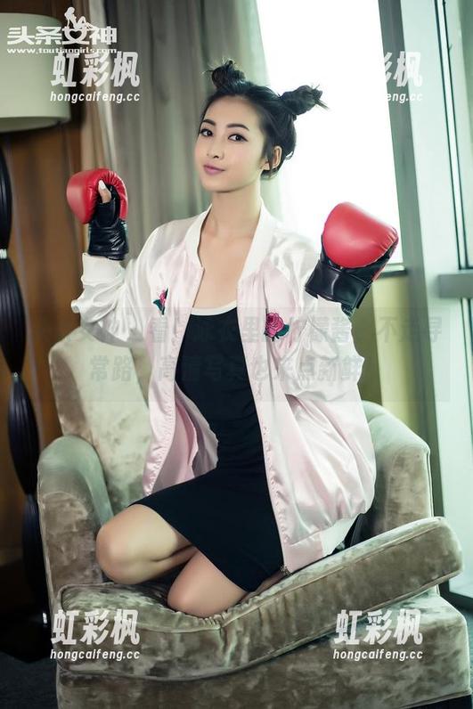 头条女神-柠檬酱 头条女神 - 看!泳衣里的柠檬酱,不走寻常路,高清写真也来点新鲜!