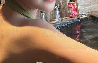 微密圈 – 奶雯的私房:女仆扮相无敌可爱,图片里的神情,想让我当她的专属顾客。