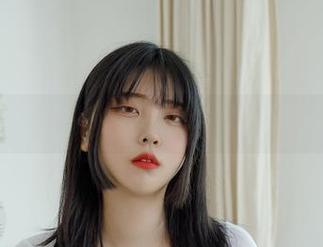 宋哈娜(송하나)的夏日合集，我只能说，简约而精彩。