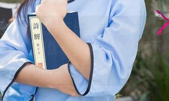 尤果网 – 乔依琳与泳池系列:试想她弯腰捡飞吻那刻的优雅,噢,可爱得不想让她起身!