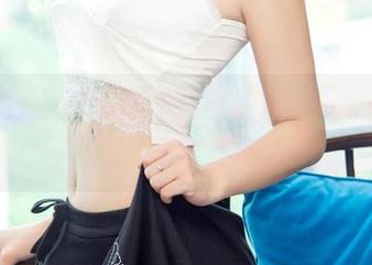 尤果网 – 想要小喜的圣诞定制写真,先得为我的袜子加点小心思。