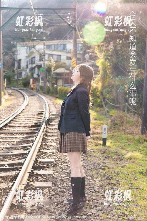 尤蜜荟-思淇Sukiiii 尤蜜荟 - 思淇Sukiiii的新写真:今儿个不吃炸鸡,只穿网袜,给你不一样的'脆皮'效果!