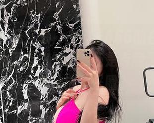 微密圈 – 我在想，左公子666的白色写真套图是为了走出框架，还是有意无意陷入了某种白色怪圈？