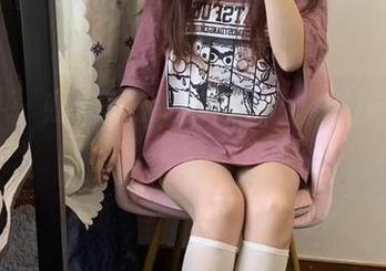 微密圈 – 办公室的新鲜壁纸:提袜少女的日常反转!