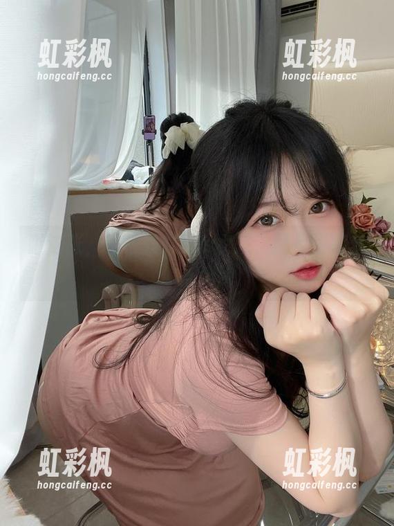 是依酱吖 瞅这张,是依酱吖cos女友,图集里等着你来翻牌