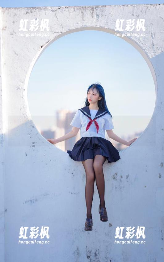 果咩酱w的泳装美图，谁说不能水中撒野呢？