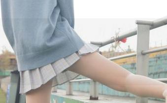 梦丝女神 – 不得不说,乔儿的短裤能让原图直接升华为写真,与其说是穿,更像是在灵动!