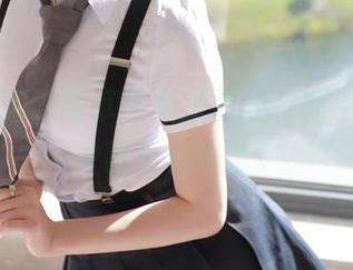 模范学院 – 当草莓兔兔登场,高清的分享中藏着小秘密。