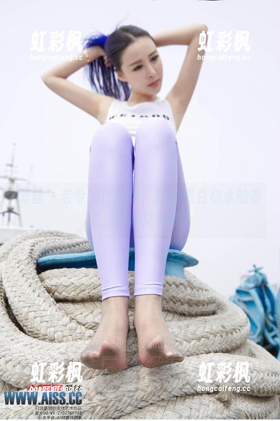 爱丝-若兮 爱丝 - 若兮的作品集,犹如黑白枯水的寒意,细腻又无情。