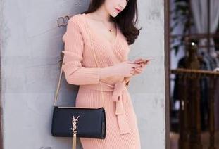 爱蜜社 – 继续看萌白酱的粉色写真，我的内心在不停挣扎。