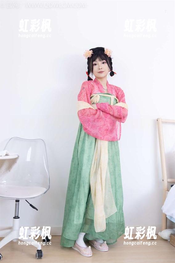 物恋传媒-菜菜 物恋传媒 - 直击心底:菜菜的长腿在高清原图里闪闪发光。