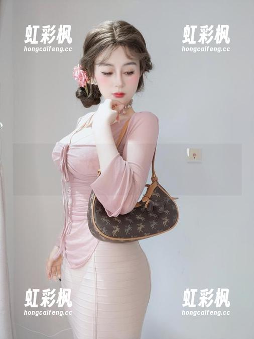 白银81 留你在这“纯白”图片中,我想问问白银81,你可被这张照晃到了?