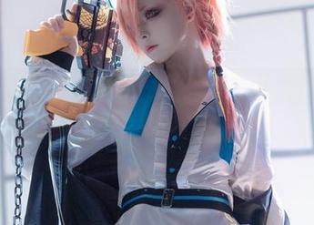 豹纹又来袭,百合欧皇子写真中总有你没注意到的细节