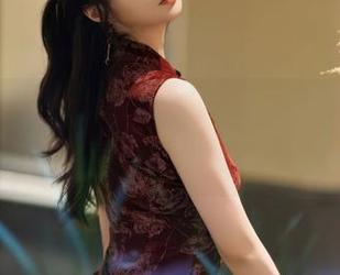 秀人网 – 小雨baby穿校服的样子,就连图库都觉得这画风新颖得很。