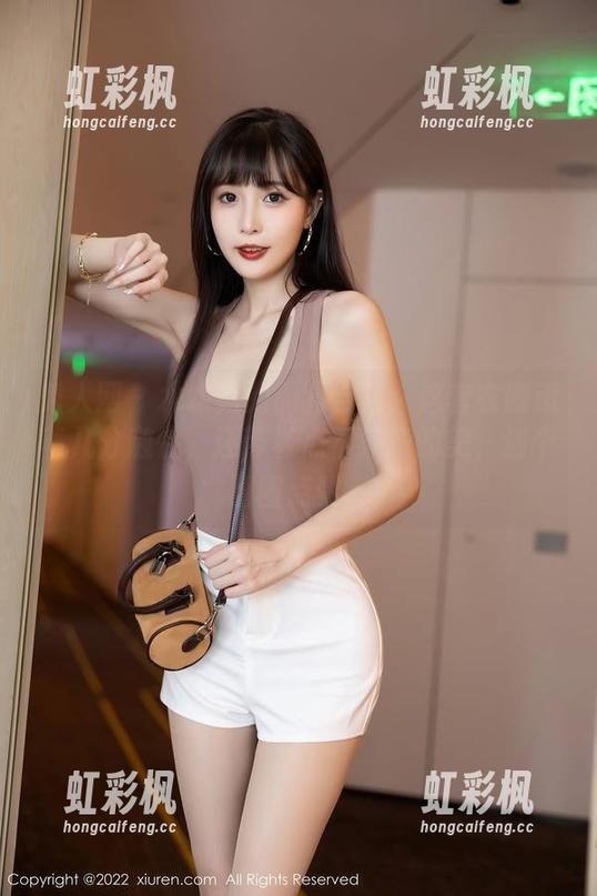 秀人网-水水姐 秀人网 - 水水姐的原图合集:这套衣服透着几分随性,还带着点不经意的美,划个圈圈点赞。