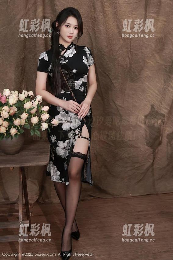 秀人网 - 豹纹归来，汐汐爱吃草莓的新作品集，下载后小心被迷住哦！