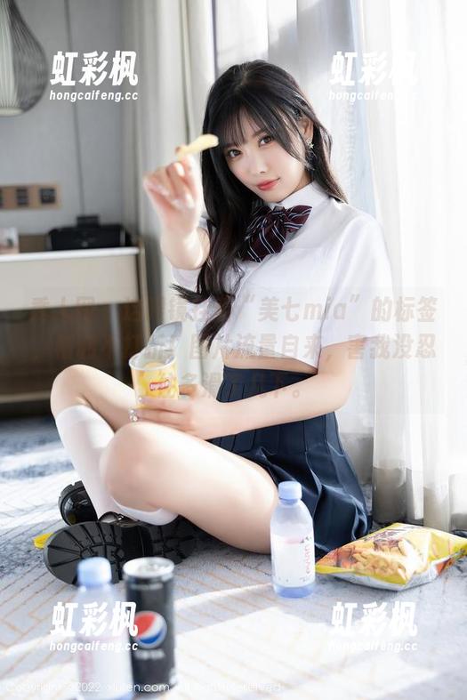 秀人网 - 这眼镜挂着“美七mia”的标签，福利不打折！图片流量自来，害我没忍住多滑了几下。