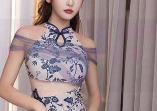 秀人网 – 原图中的陈小花,连体衣加持,图片说明书:穿上后高跟鞋必备,走路像跳舞!