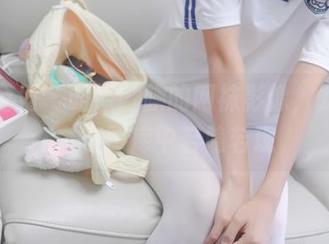 紧急企划 – 略带腼腆的网袜影像,龙崎聆音在图库中若隐若现