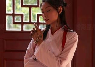 蜜桃社 – 向吴凯莉Kelly的瑜伽作品致敬，她简直把“优雅”二字压得粉碎！