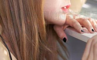 蜜桃社 – 看着杏子和她的连衣裙写真，我头脑里莫名闪过了一些不太靠谱的搭配想法。
