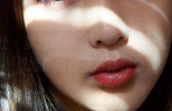 蜜桃社 – 梦乃Mandy之美足精选：想不想给她的脚来点灯光秀？