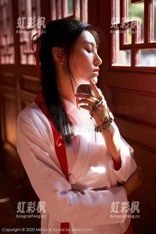 蜜桃社 - 告别网盘里的无聊，来欣赏美绪修女的绝美作品！
