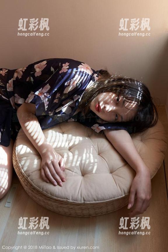 蜜桃社 - 修女也要有个性，萌美Moemi图包随便下载，信仰从不缺梗！